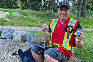 Keith Diakiw, P.Geo., teaches about rocks and fossils on his Talking Rock tours.